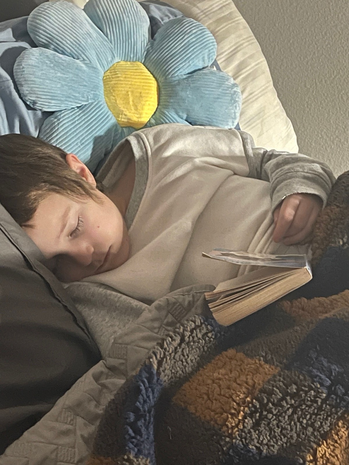 This is how Heloise usually falls asleep. 